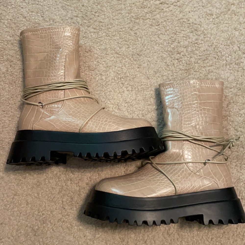 Size 8 platform boots